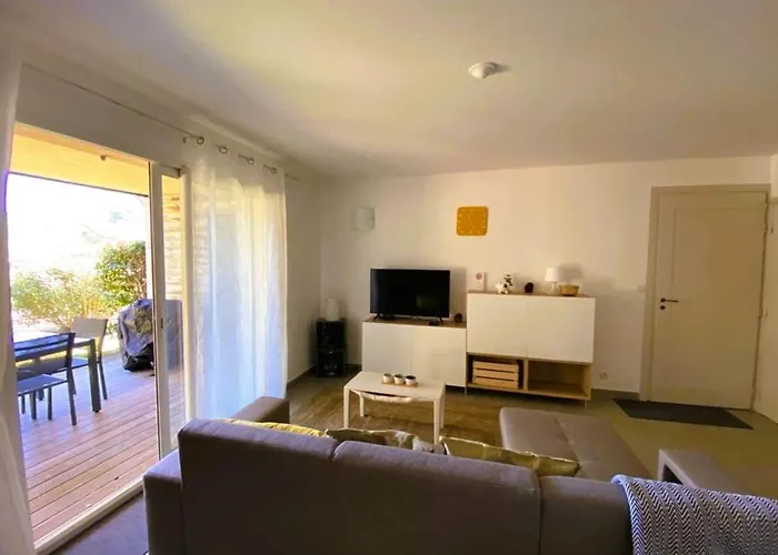 Lena 6 Pers Piscine 500 M *